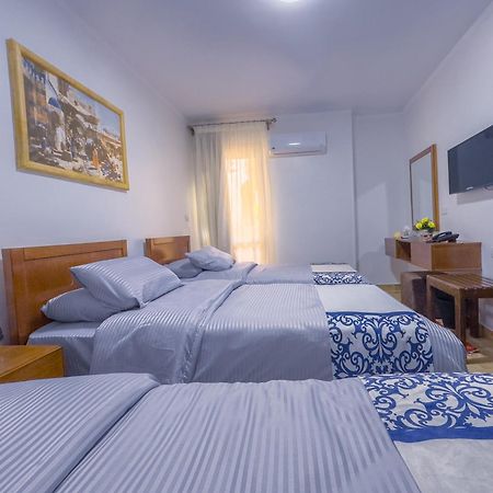 Royal Crown Hotel Giza Pyramids View Kafrat al Jabal Bagian luar foto