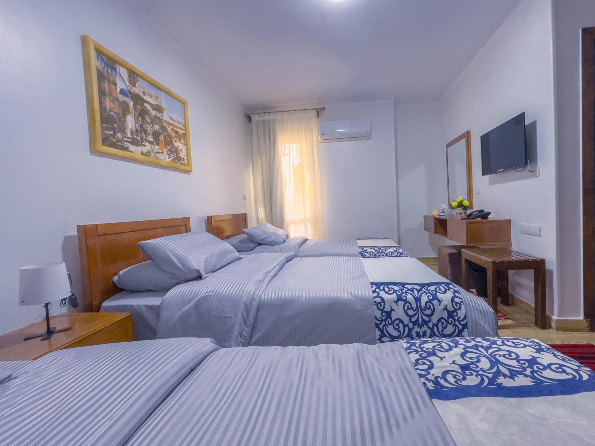 Royal Crown Hotel Giza Pyramids View Kafrat al Jabal Bagian luar foto