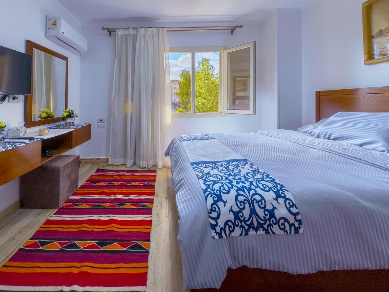 Royal Crown Hotel Giza Pyramids View Kafrat al Jabal Bagian luar foto