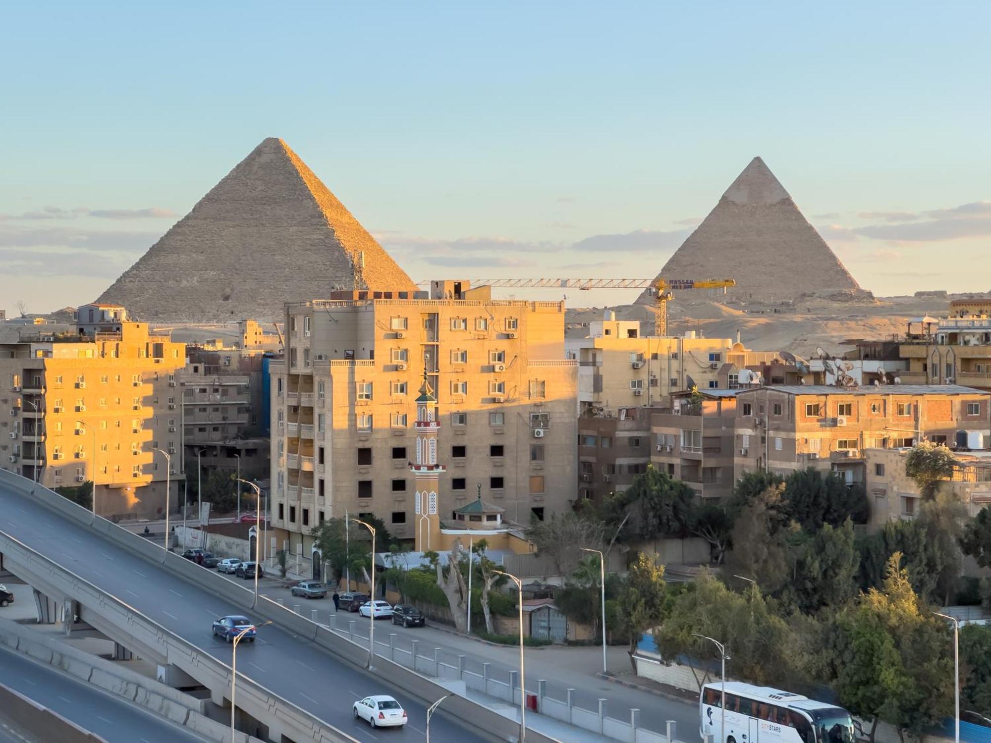 Royal Crown Hotel Giza Pyramids View Kafrat al Jabal Bagian luar foto