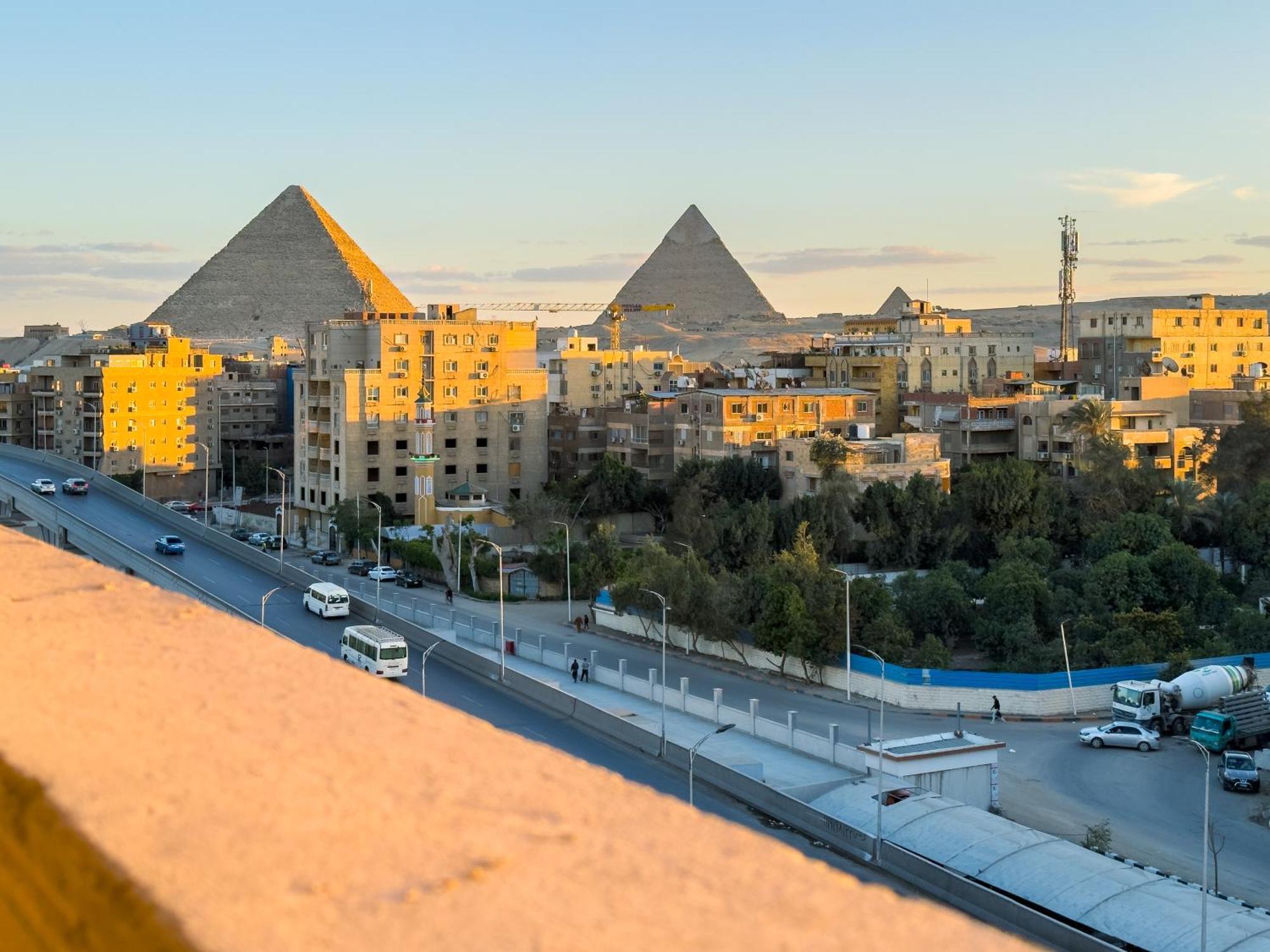 Royal Crown Hotel Giza Pyramids View Kafrat al Jabal Bagian luar foto