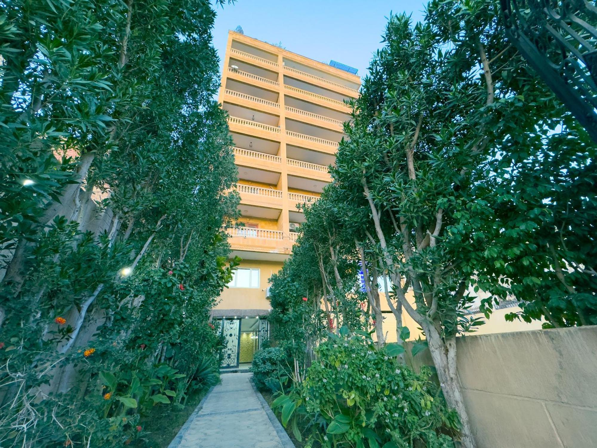 Royal Crown Hotel Giza Pyramids View Kafrat al Jabal Bagian luar foto