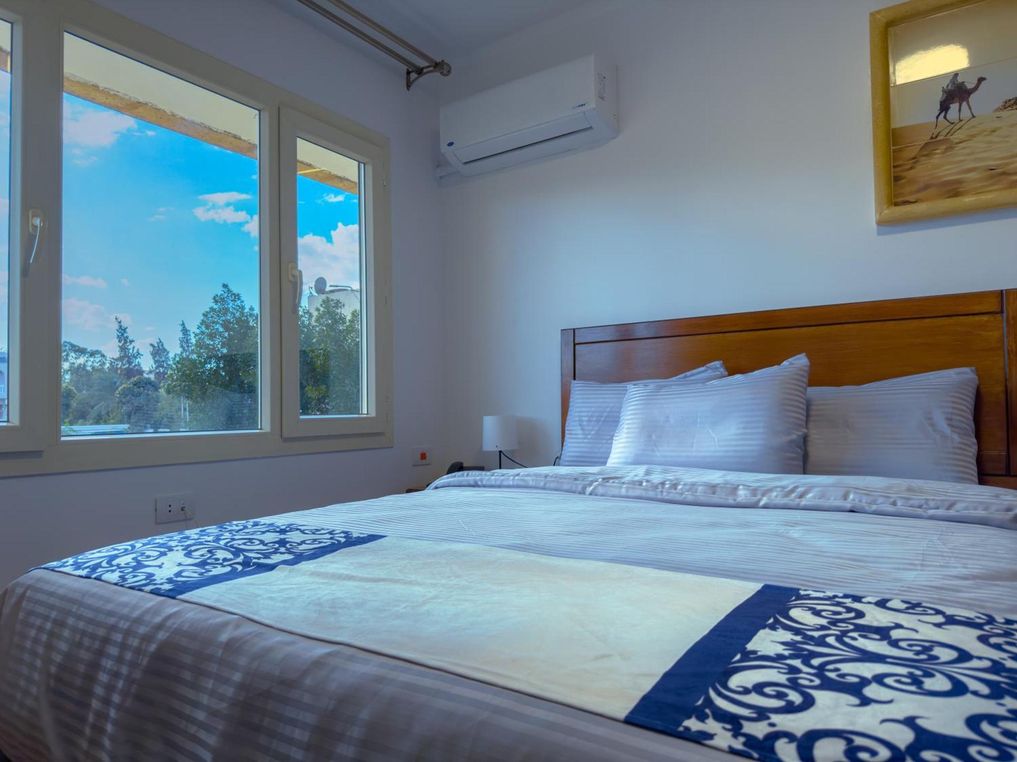 Royal Crown Hotel Giza Pyramids View Kafrat al Jabal Bagian luar foto